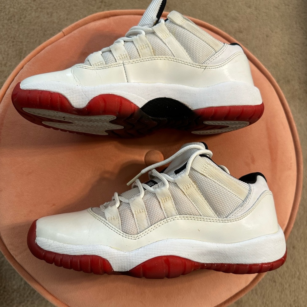 Air Jordan 11 retro low white red